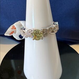 Elegant Silver and Gold Women's Ring